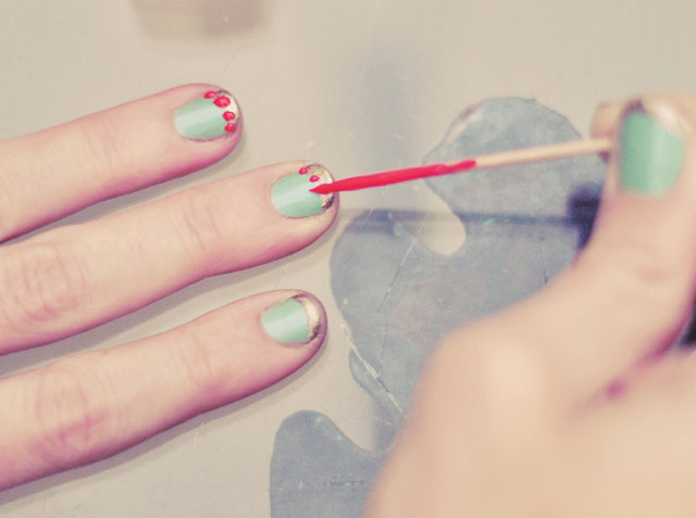 Nail_art_with_toothpick